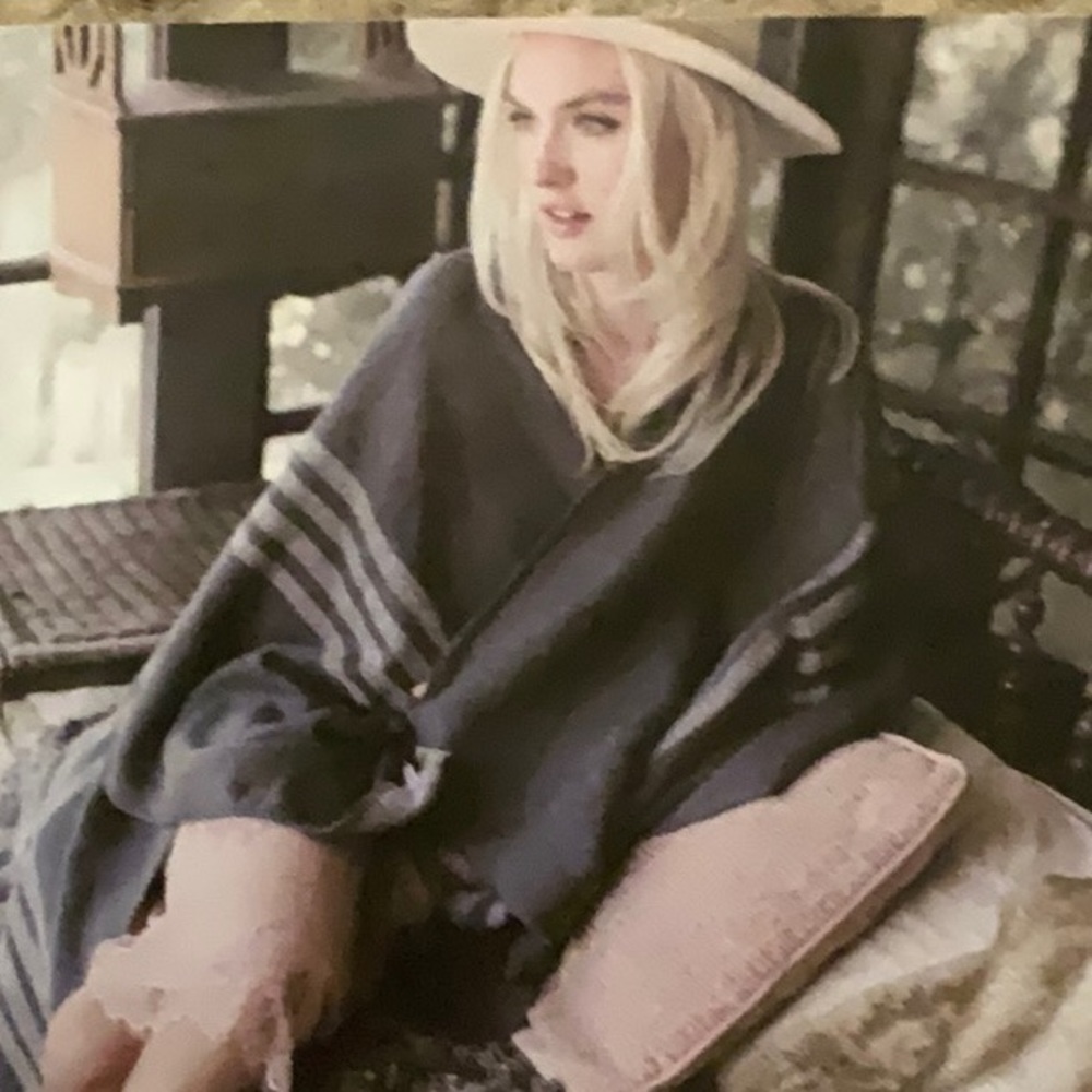 BB Dakota Poncho